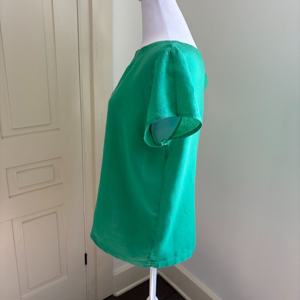 Button-Back, Short-Sleeved Green Linen Blouse by C & C California, Size Medium - Picture 5 of 9